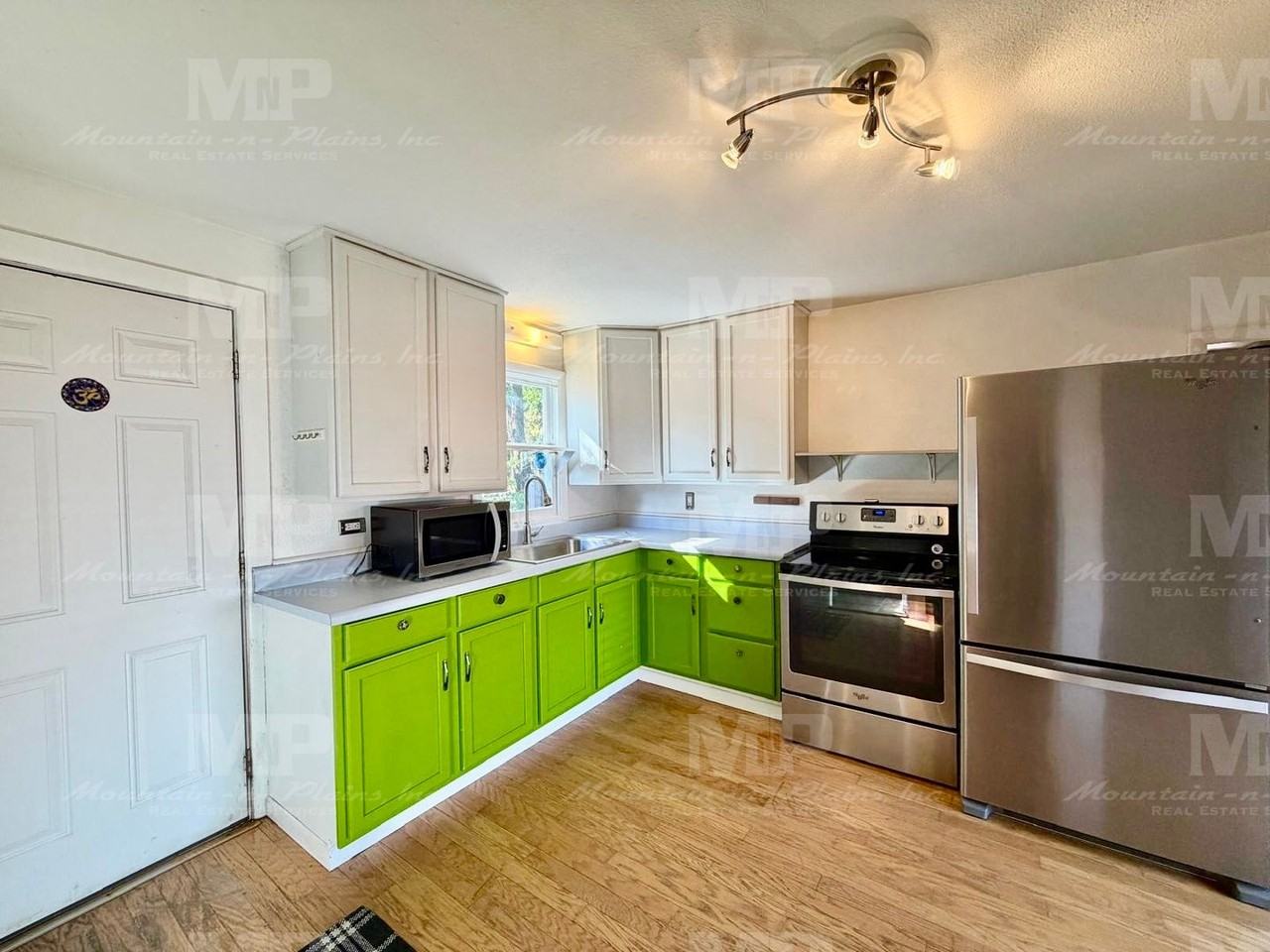 640 Lesser Dr - Photo 6 of 15