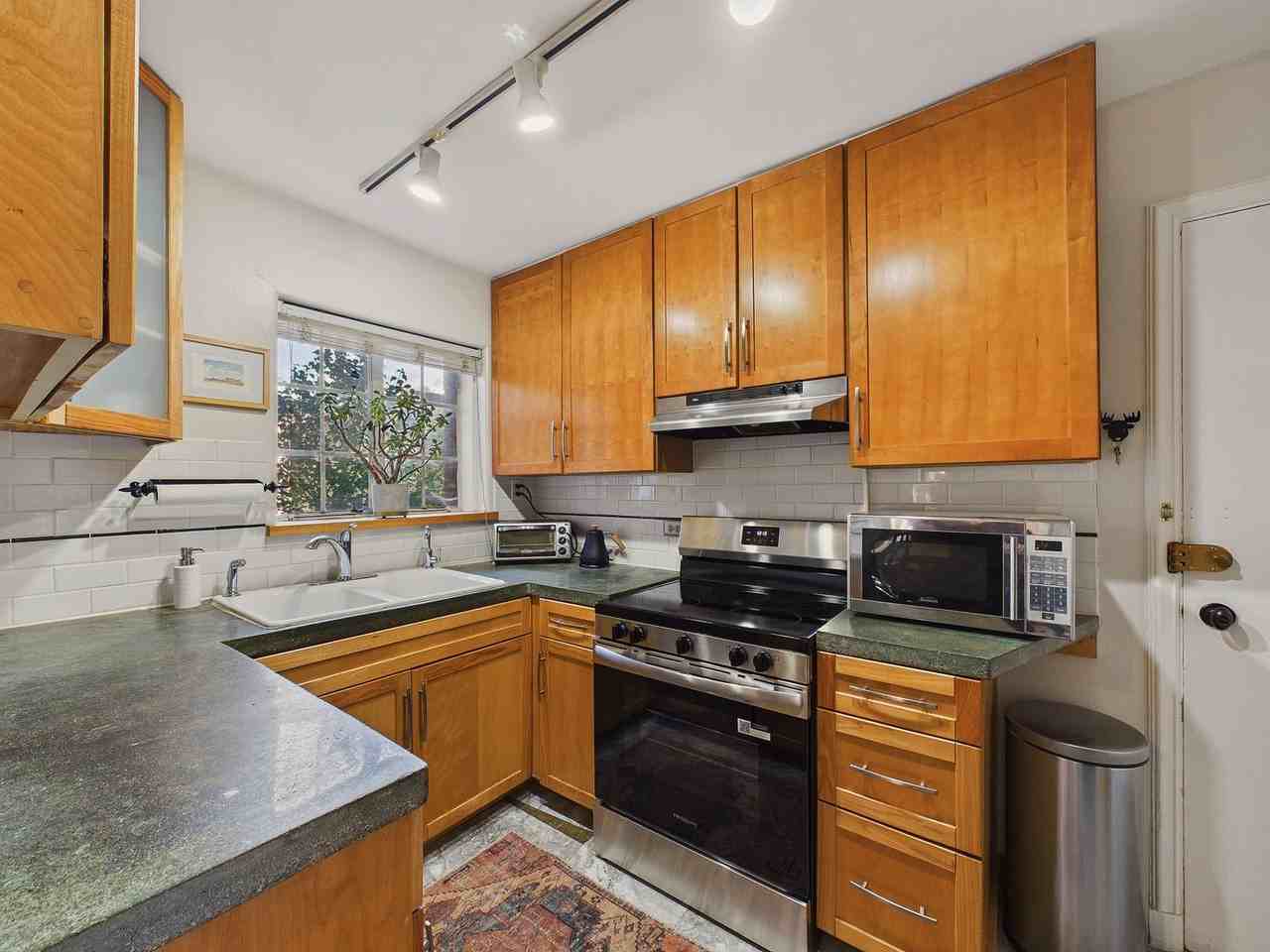 943 N Emerson St #1 - Photo 5 of 22