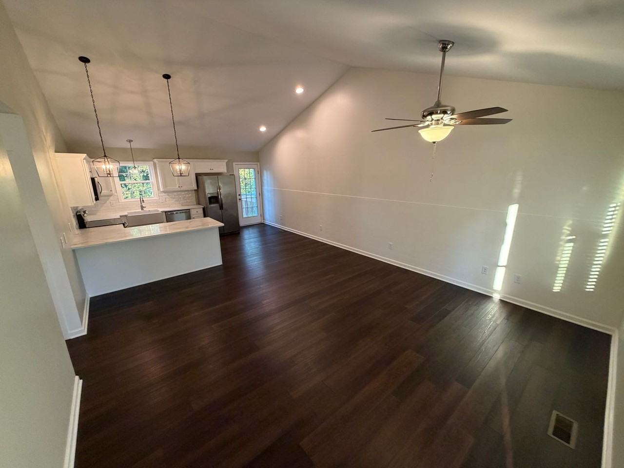 603 Broad St - Photo 4 of 26