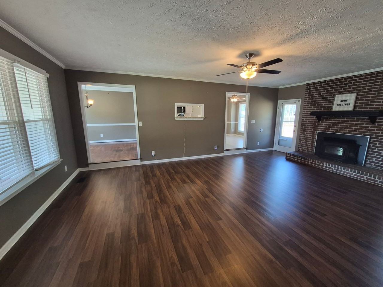 1530 Redbud Dr - Photo 4 of 27