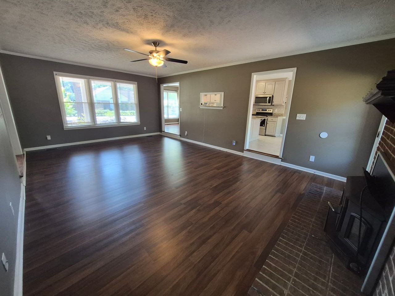 1530 Redbud Dr - Photo 6 of 27