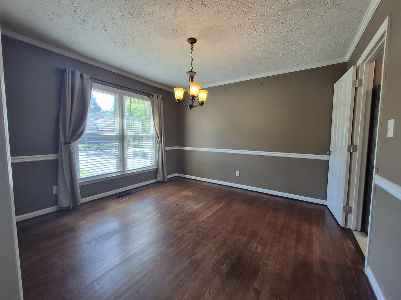 1530 Redbud Dr - Photo 7 of 27