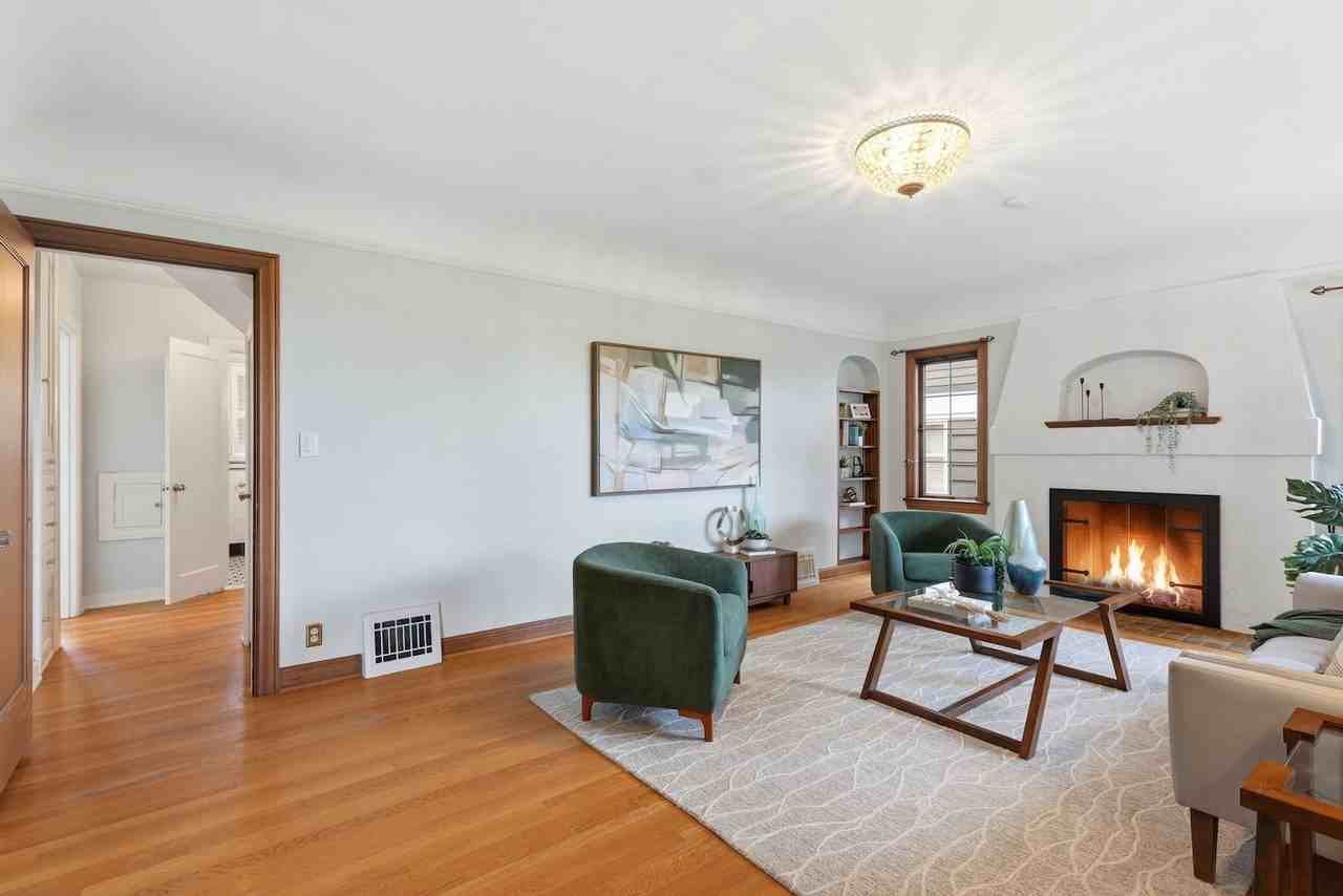 1560 28th Ave W - Photo 3 of 29