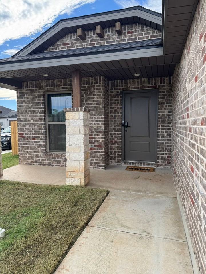 3010 Farmyard Dr - Photo 2 of 14