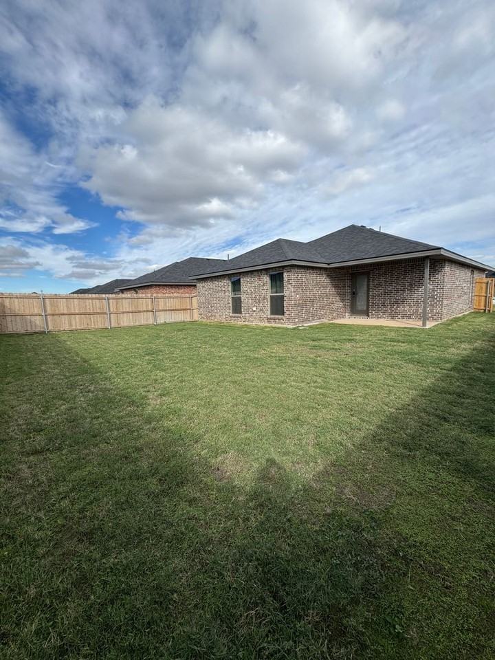 3010 Farmyard Dr - Photo 3 of 14