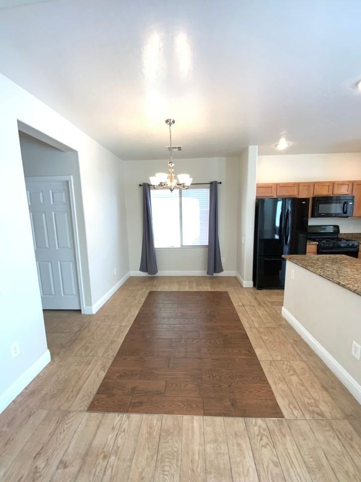 4457 Galapagos Ave - Photo 6 of 32