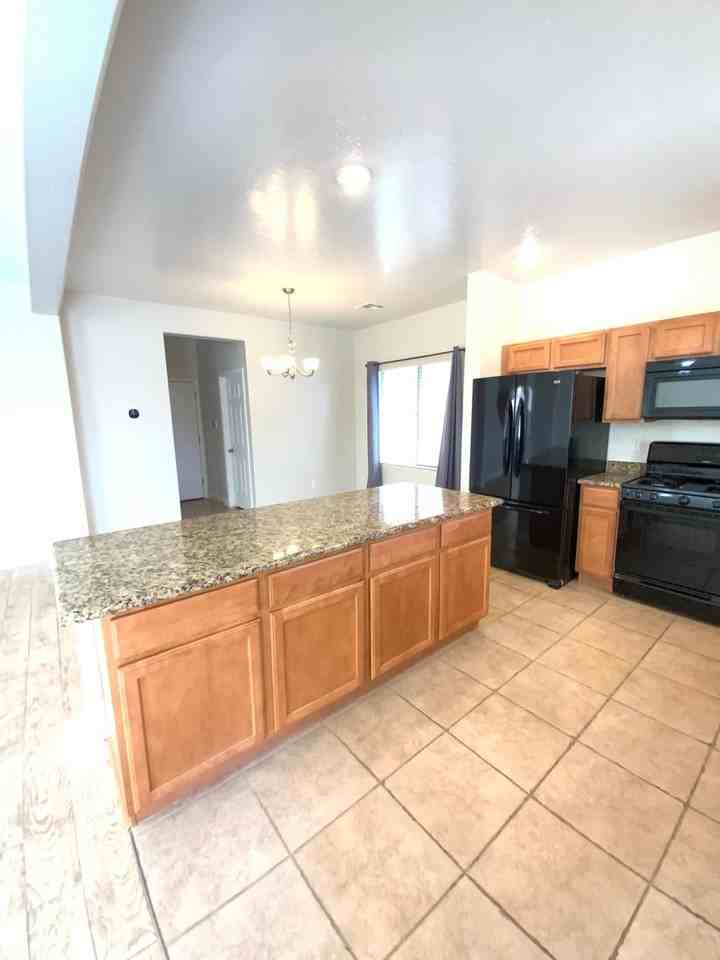 4457 Galapagos Ave - Photo 7 of 32