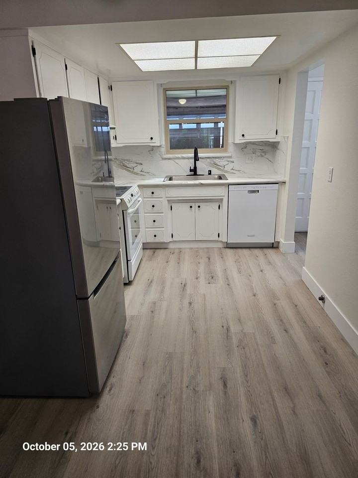1142 N Gem St - Photo 3 of 7