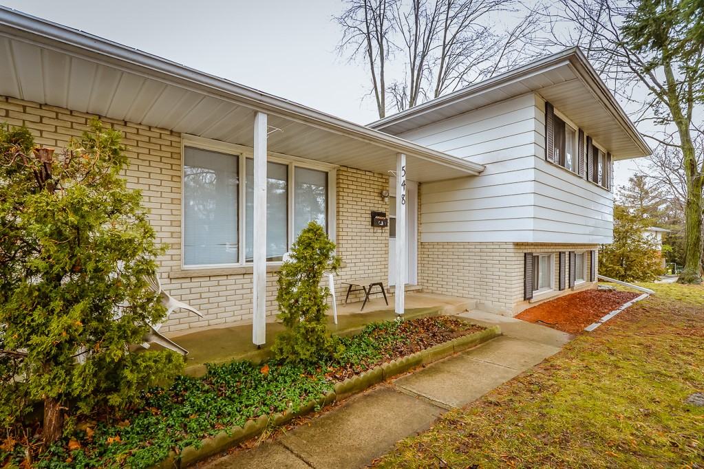 548 Mt Anne Dr - Photo 2 of 5