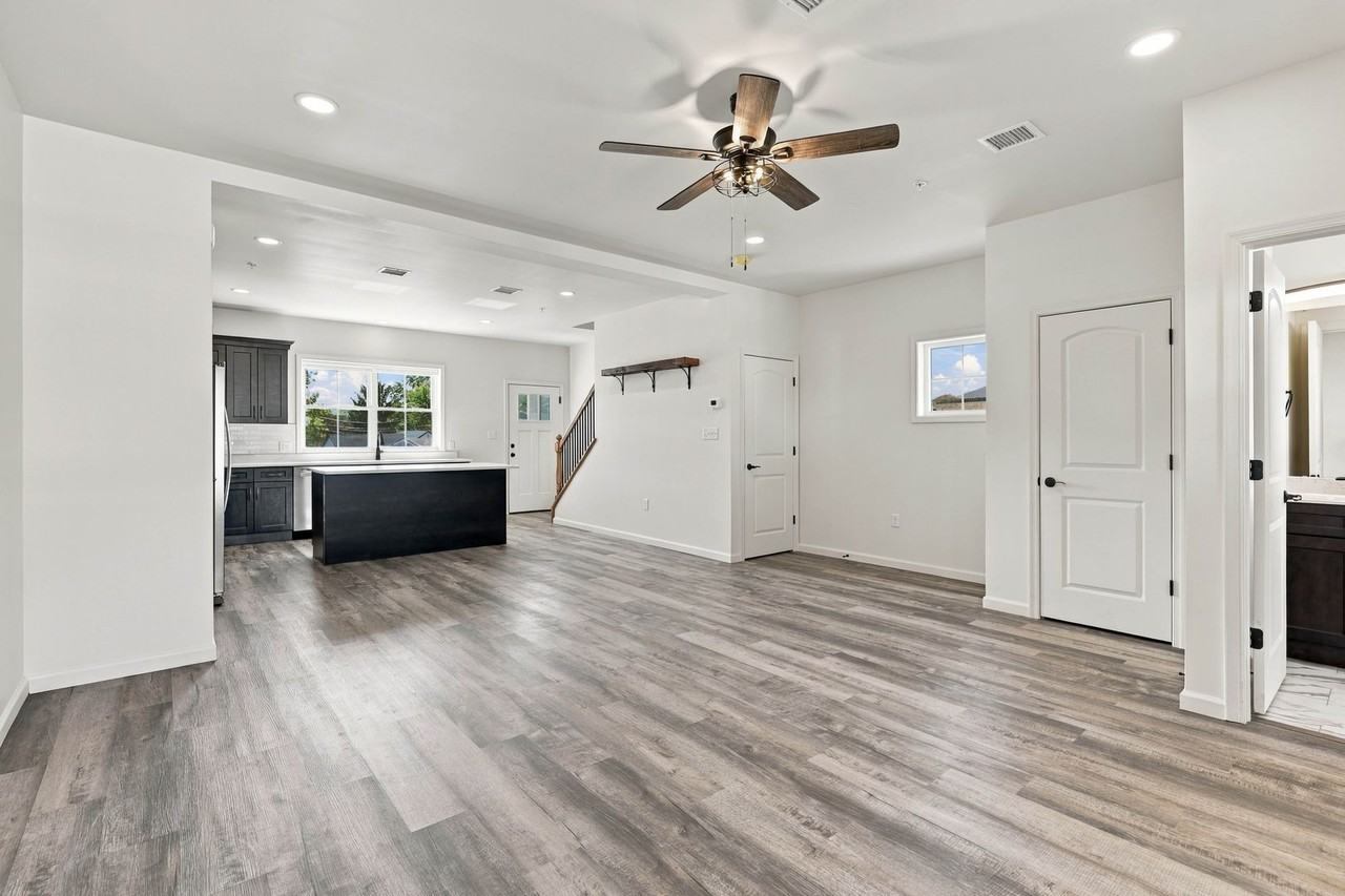 750 S 9th St - Photo 4 of 50