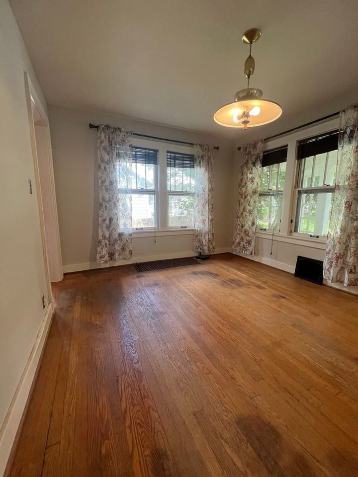 5422 Charlotte St - Photo 3 of 9