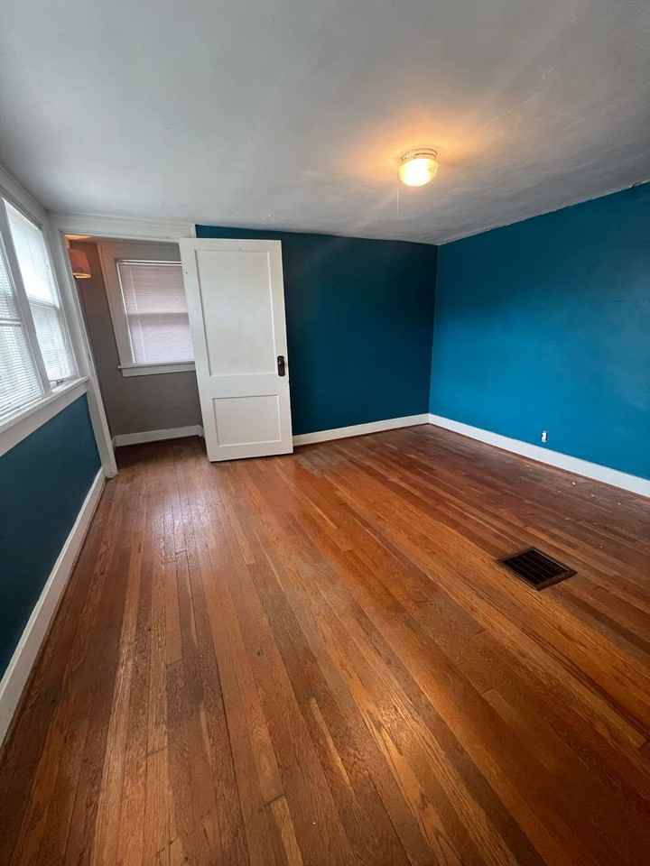 5422 Charlotte St - Photo 6 of 9