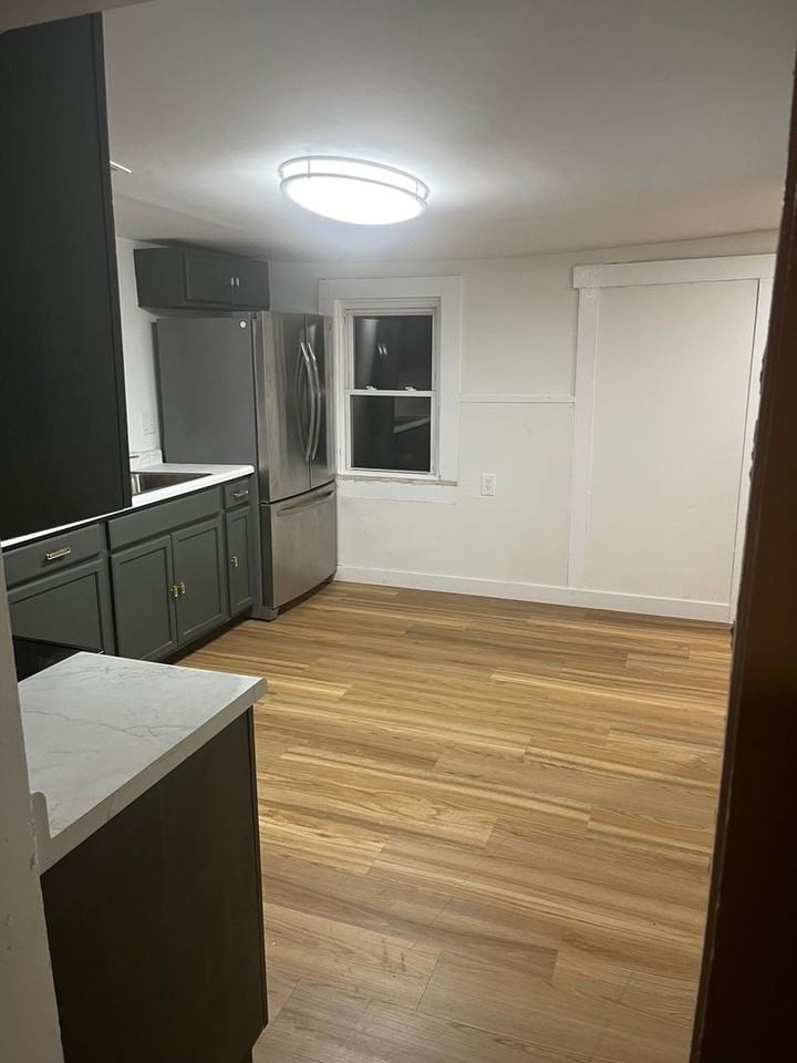 606 York St - Photo 2 of 14