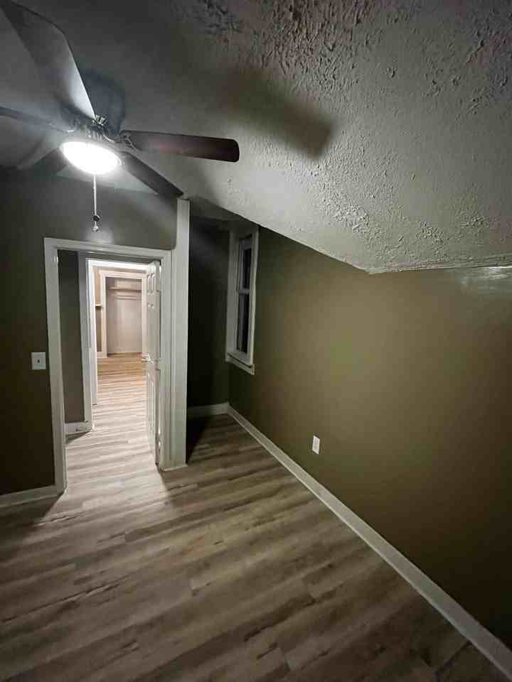 606 York St - Photo 3 of 14