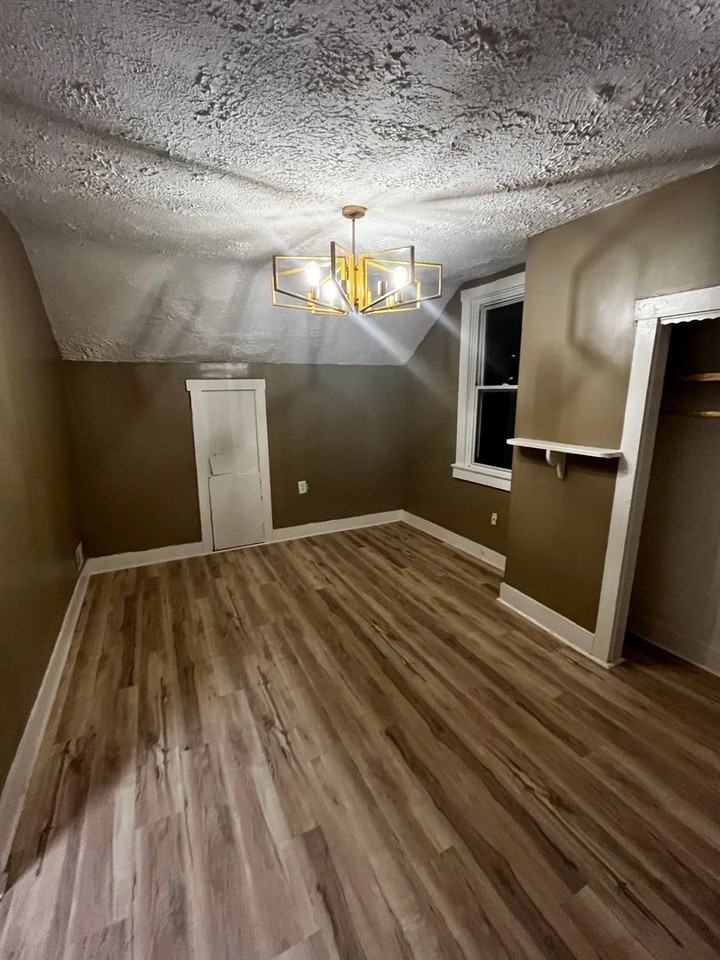 606 York St - Photo 4 of 14