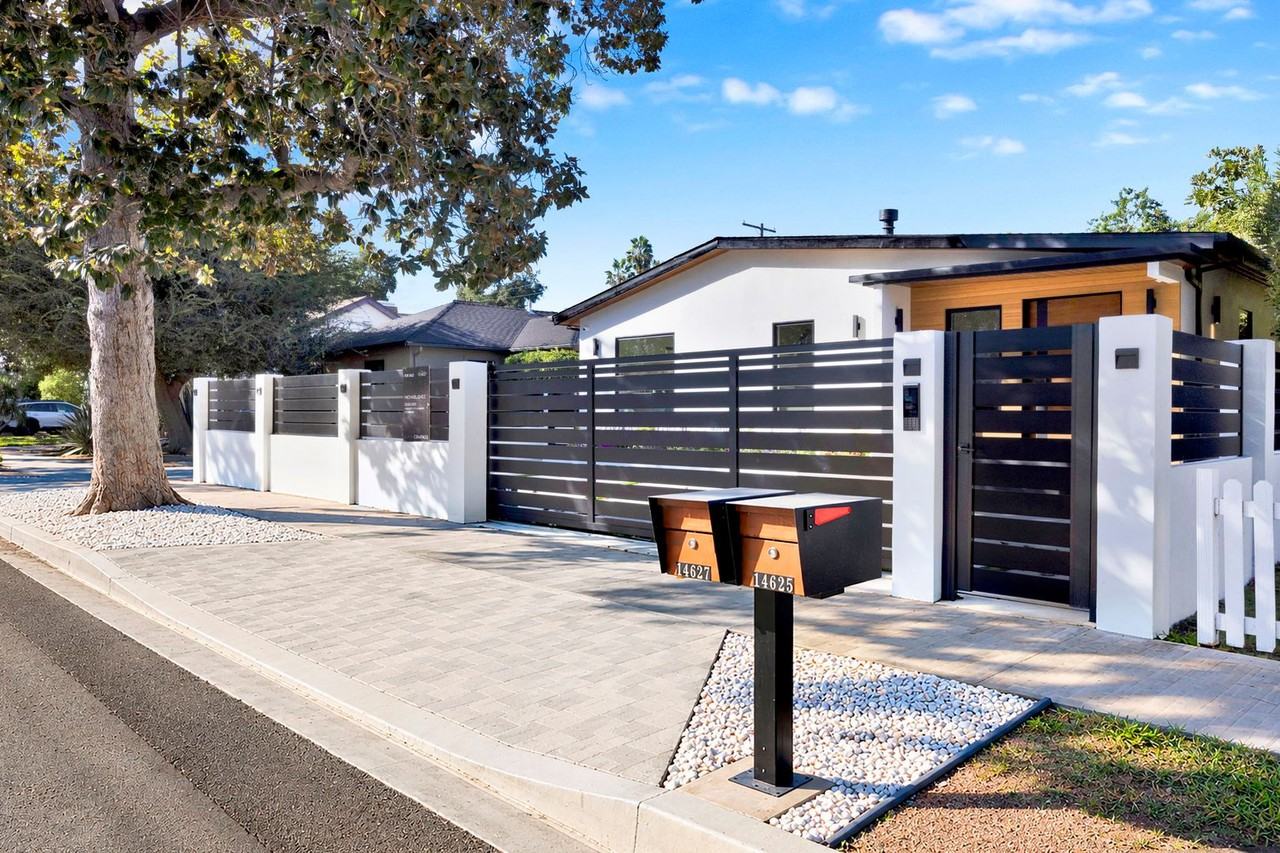 14627 Huston St - Photo 2 of 37