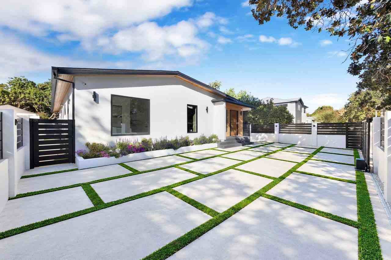 14627 Huston St - Photo 4 of 37