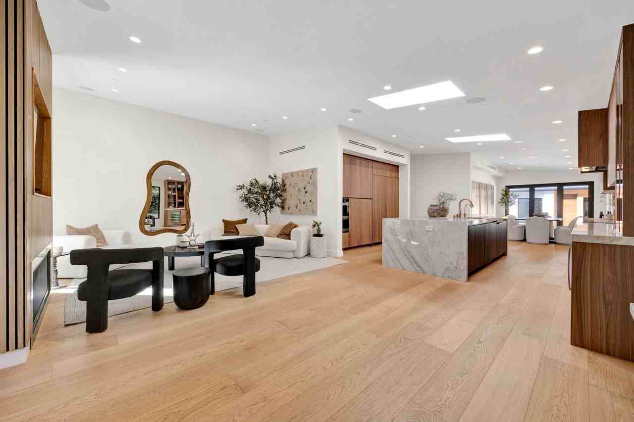 14627 Huston St - Photo 5 of 37
