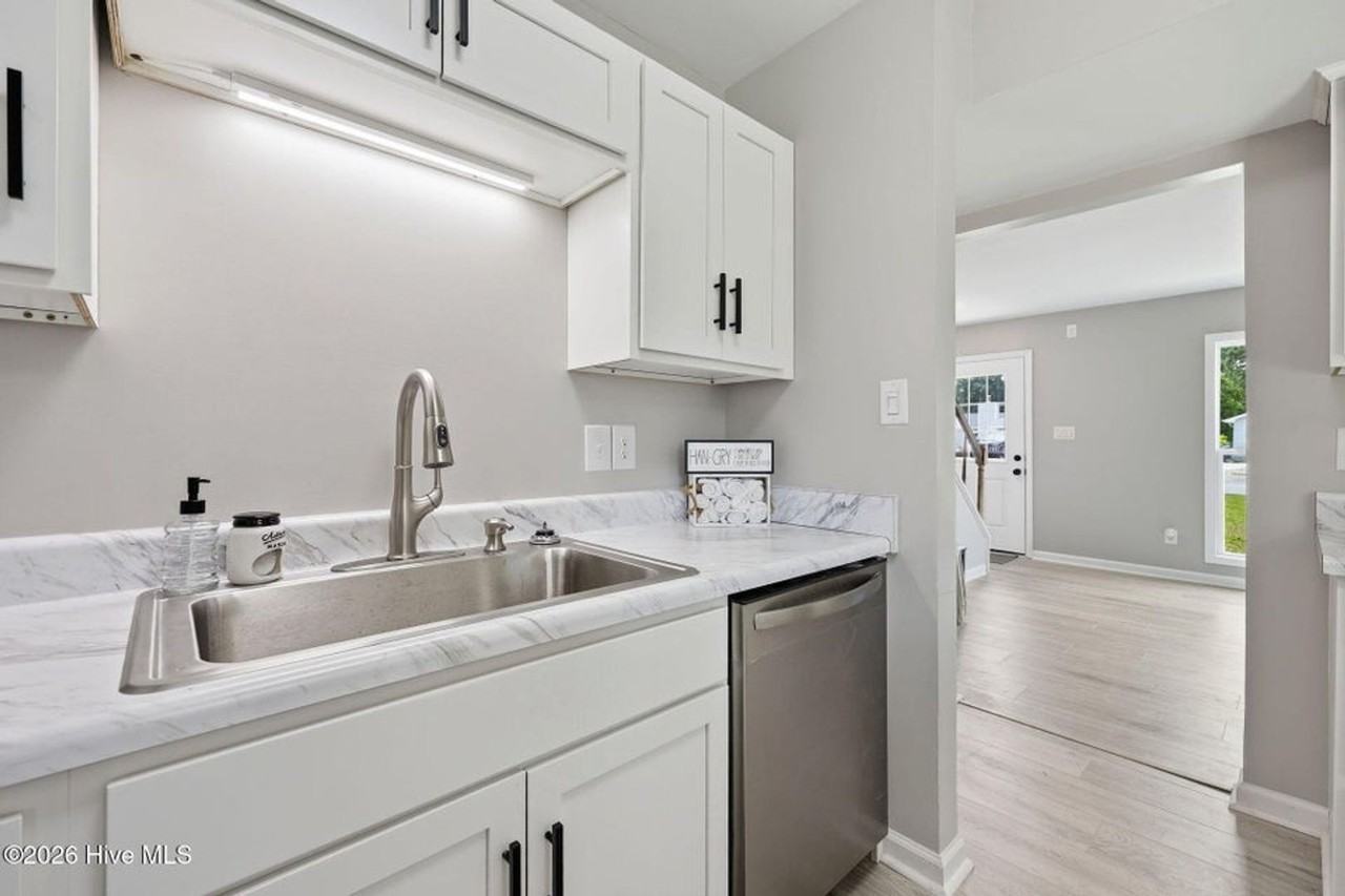 105 Woodside Ct - Photo 7 of 25