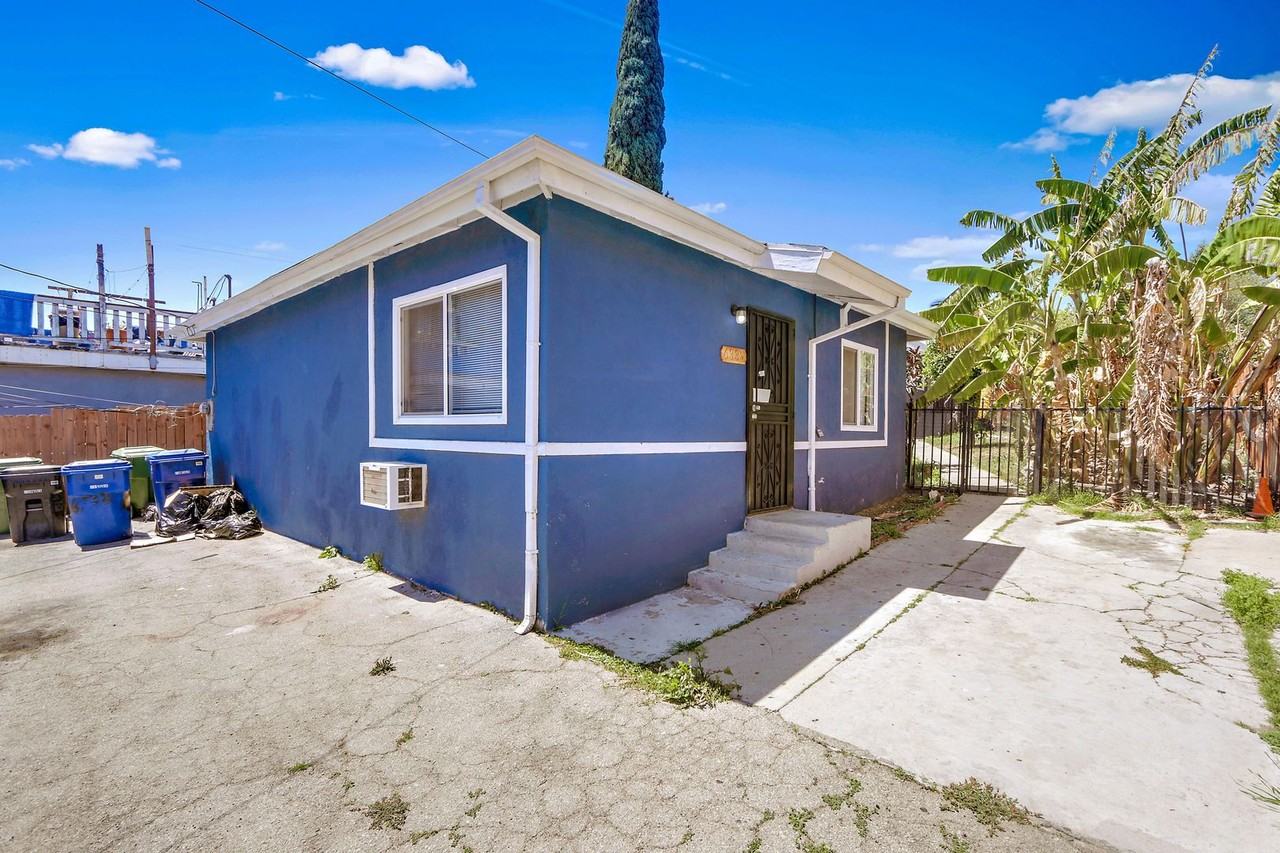 633 Echandia St - Photo 2 of 12