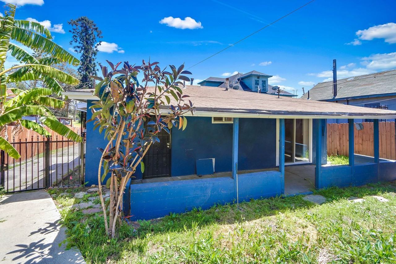 633 Echandia St - Photo 3 of 12