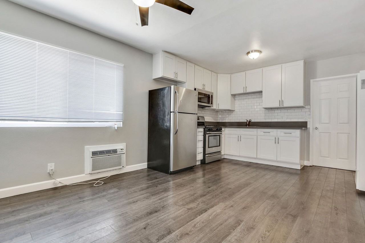 633 Echandia St - Photo 4 of 12