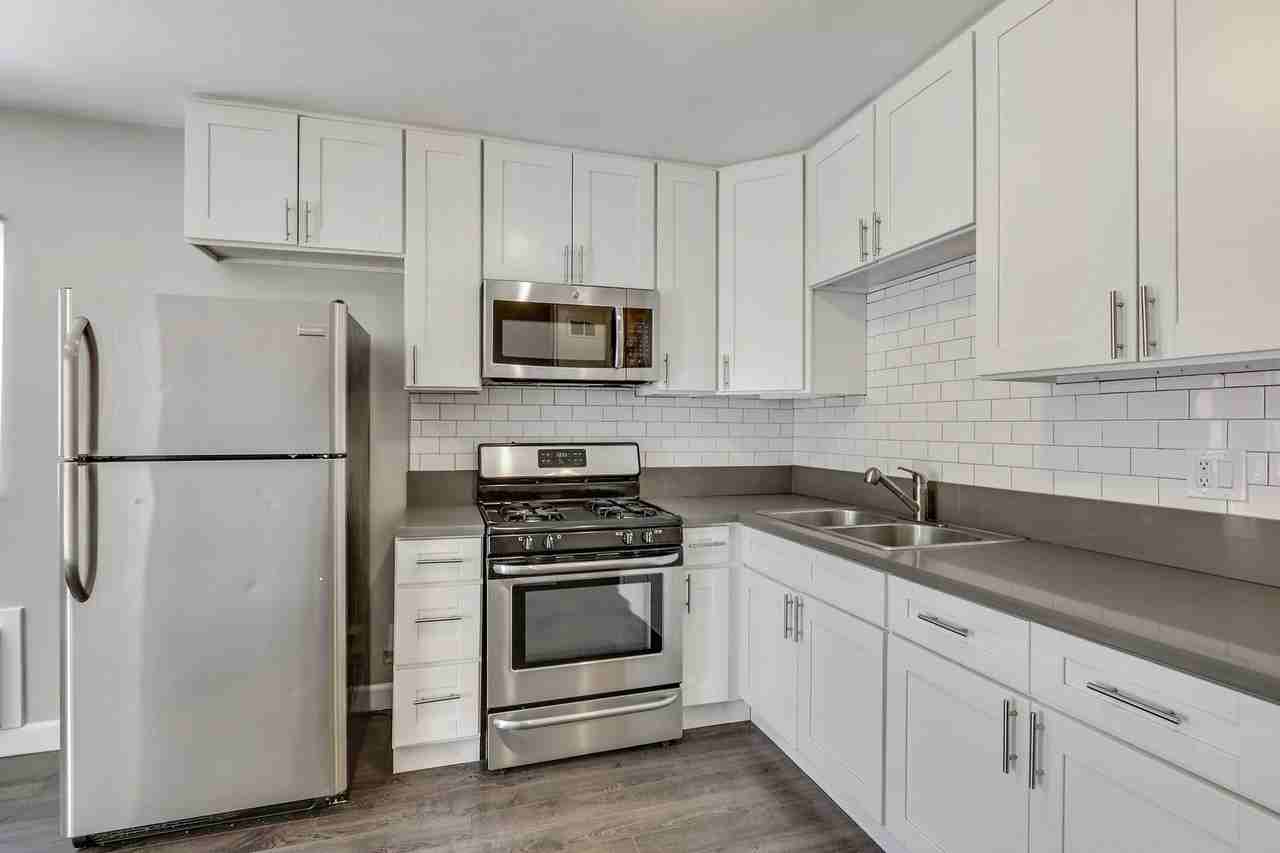 633 Echandia St - Photo 6 of 12