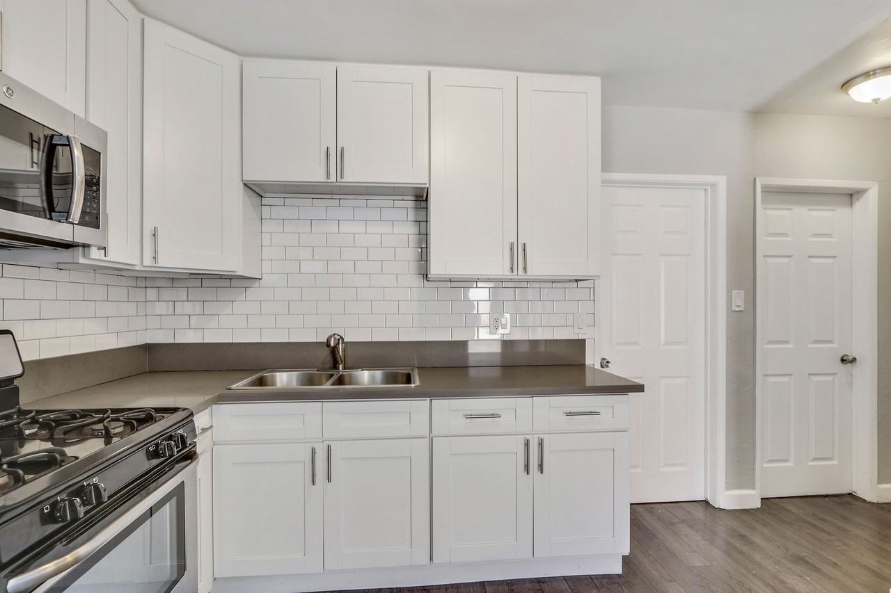 633 Echandia St - Photo 7 of 12