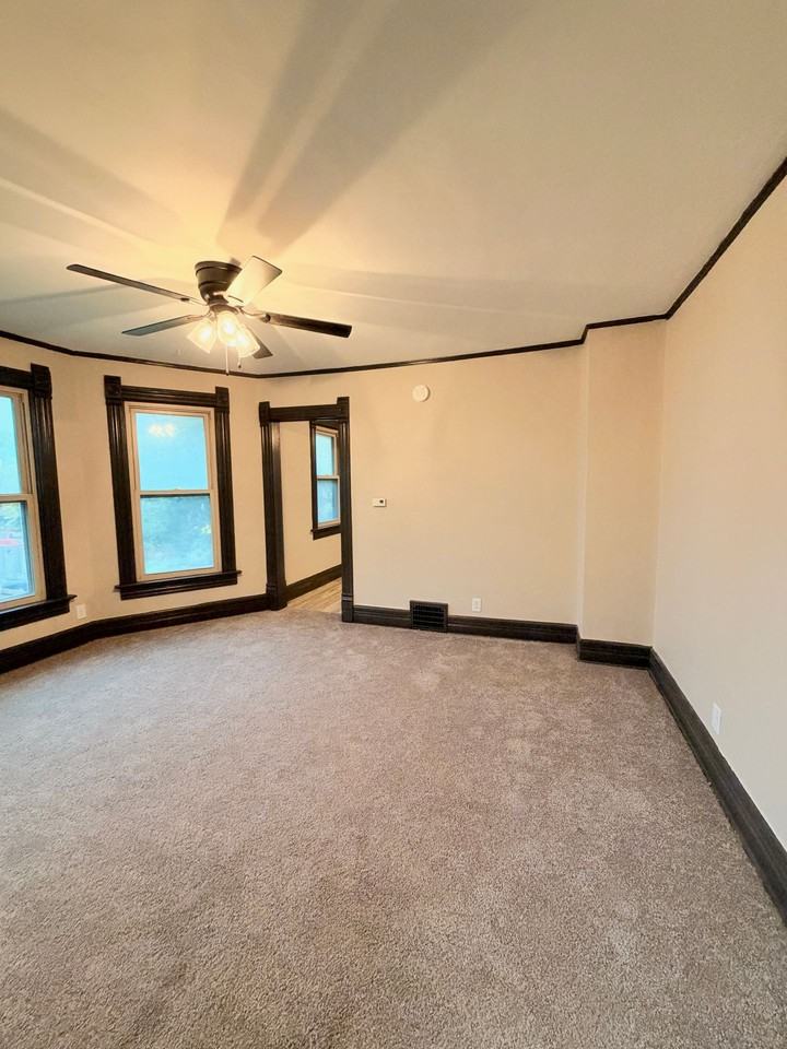 1315 W Court - Photo 3 of 13