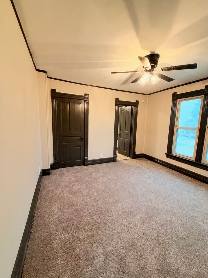 1315 W Court - Photo 4 of 13