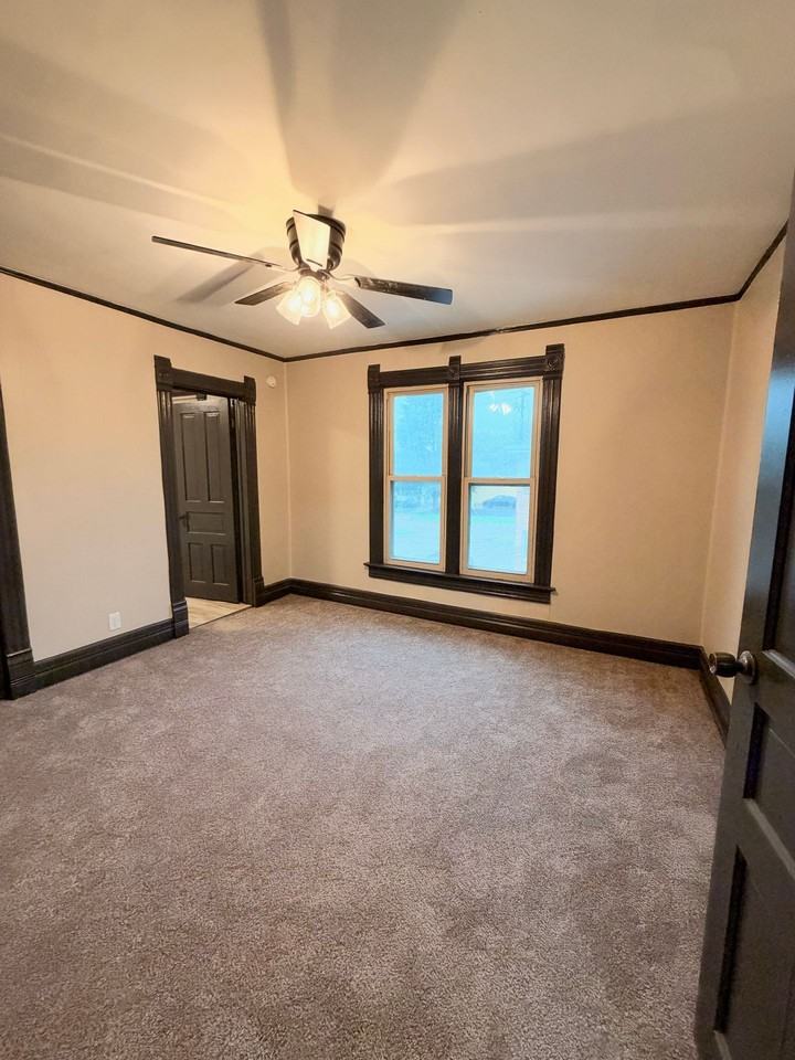 1315 W Court - Photo 5 of 13