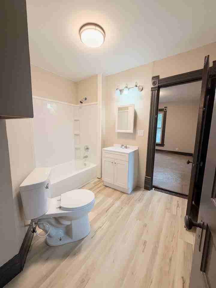 1315 W Court - Photo 6 of 13