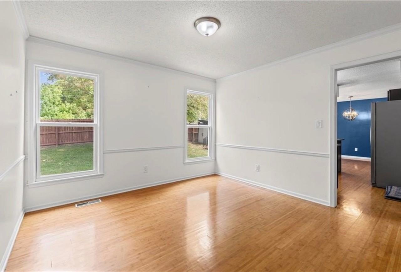 8933 Woodstone St - Photo 4 of 23