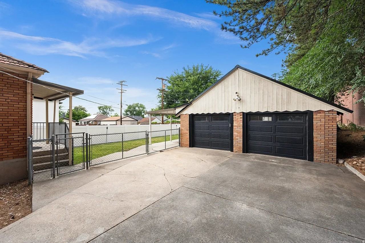 823 E St #BS - Photo 2 of 17