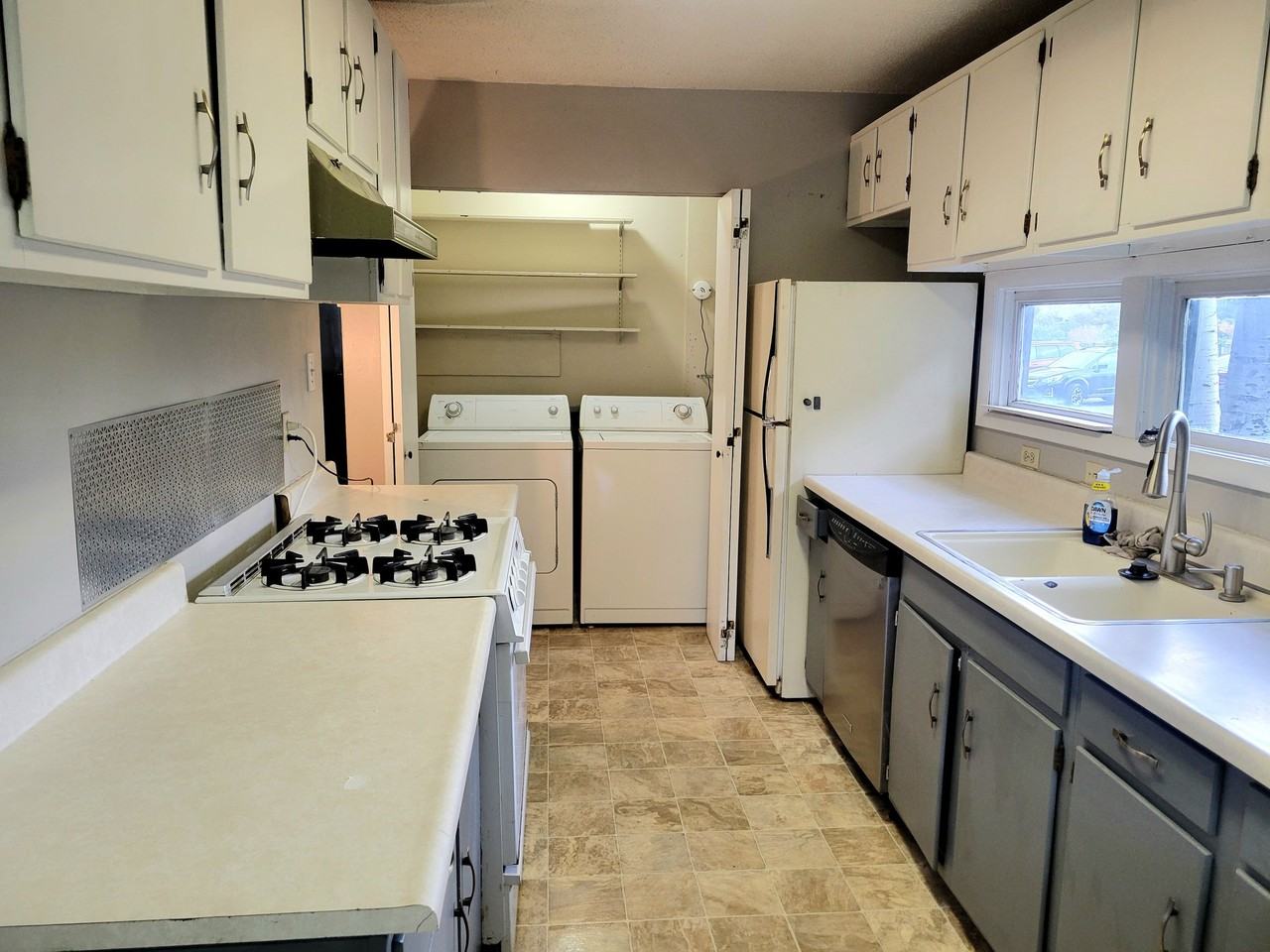 1900 Homestake Rd #11 - Photo 2 of 11