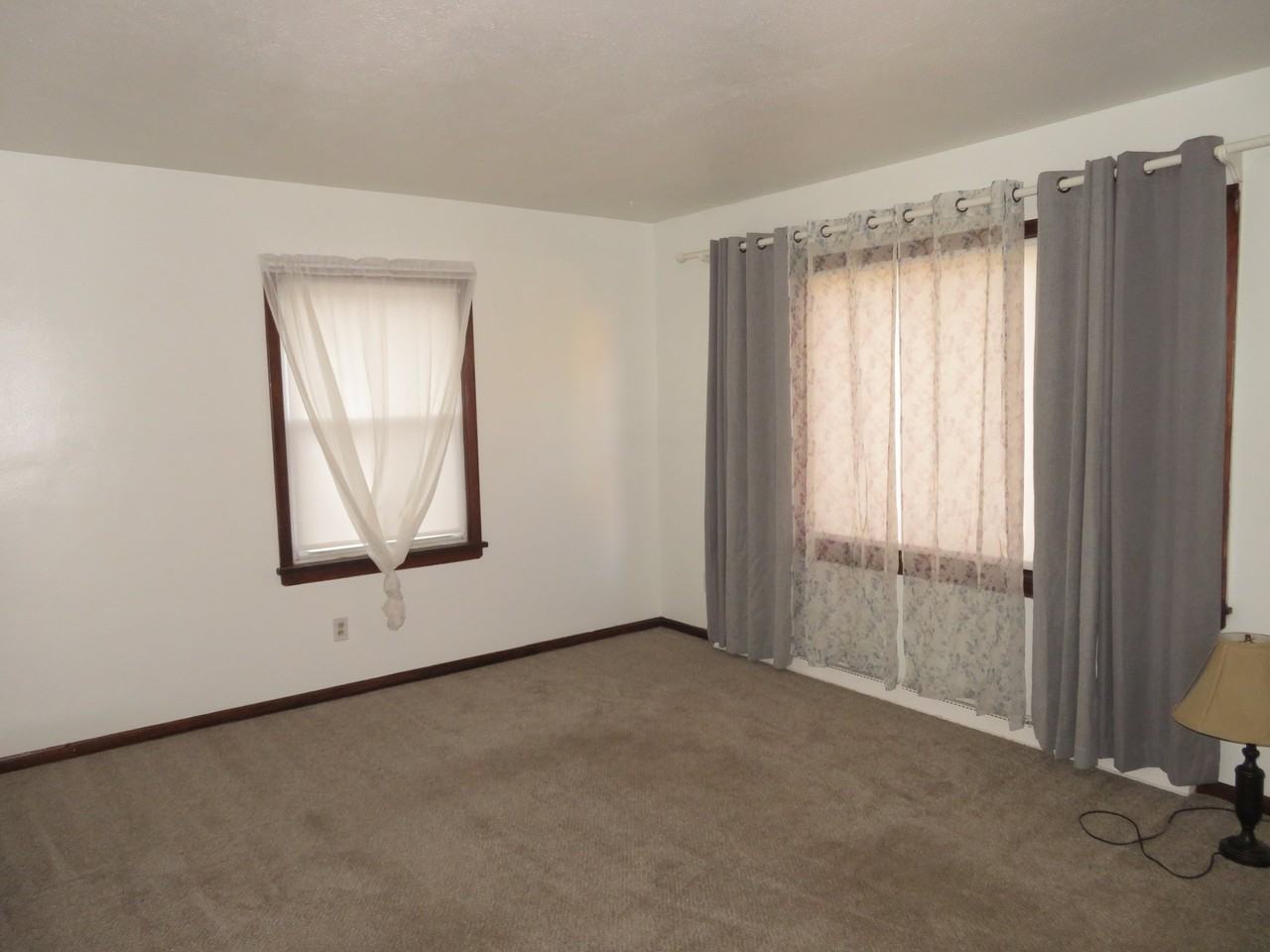 1621 Hyde Park Ave - Photo 6 of 11