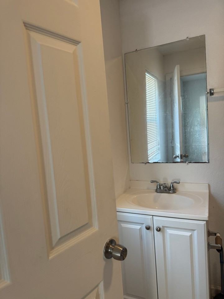 932 Newton Ave S #8 - Photo 3 of 10