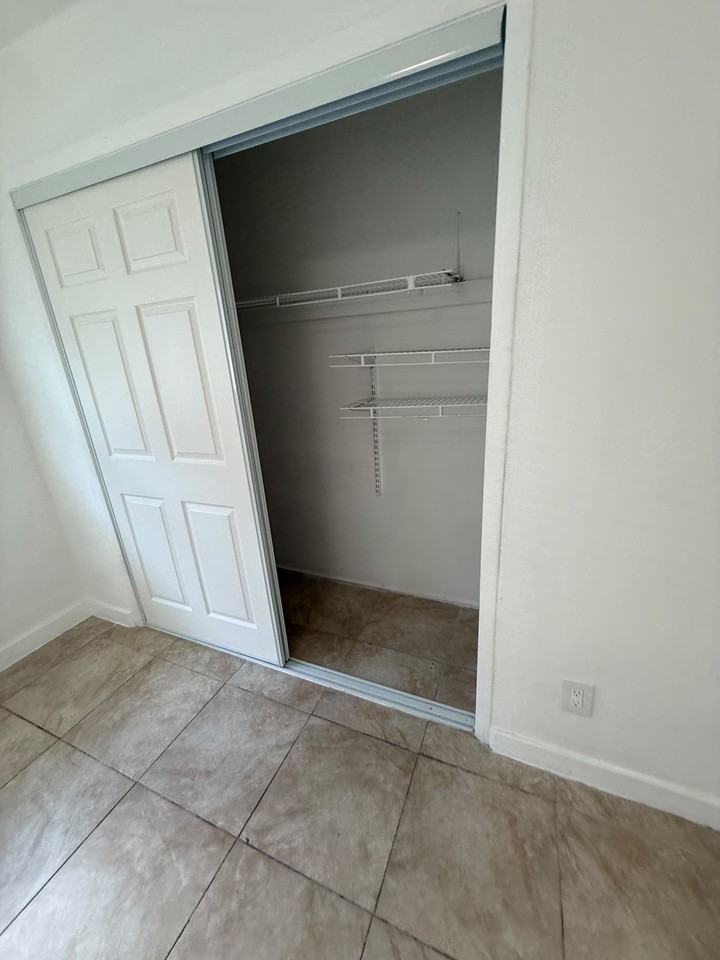 932 Newton Ave S #8 - Photo 6 of 10