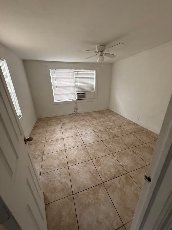 932 Newton Ave S #8 - Photo 7 of 10