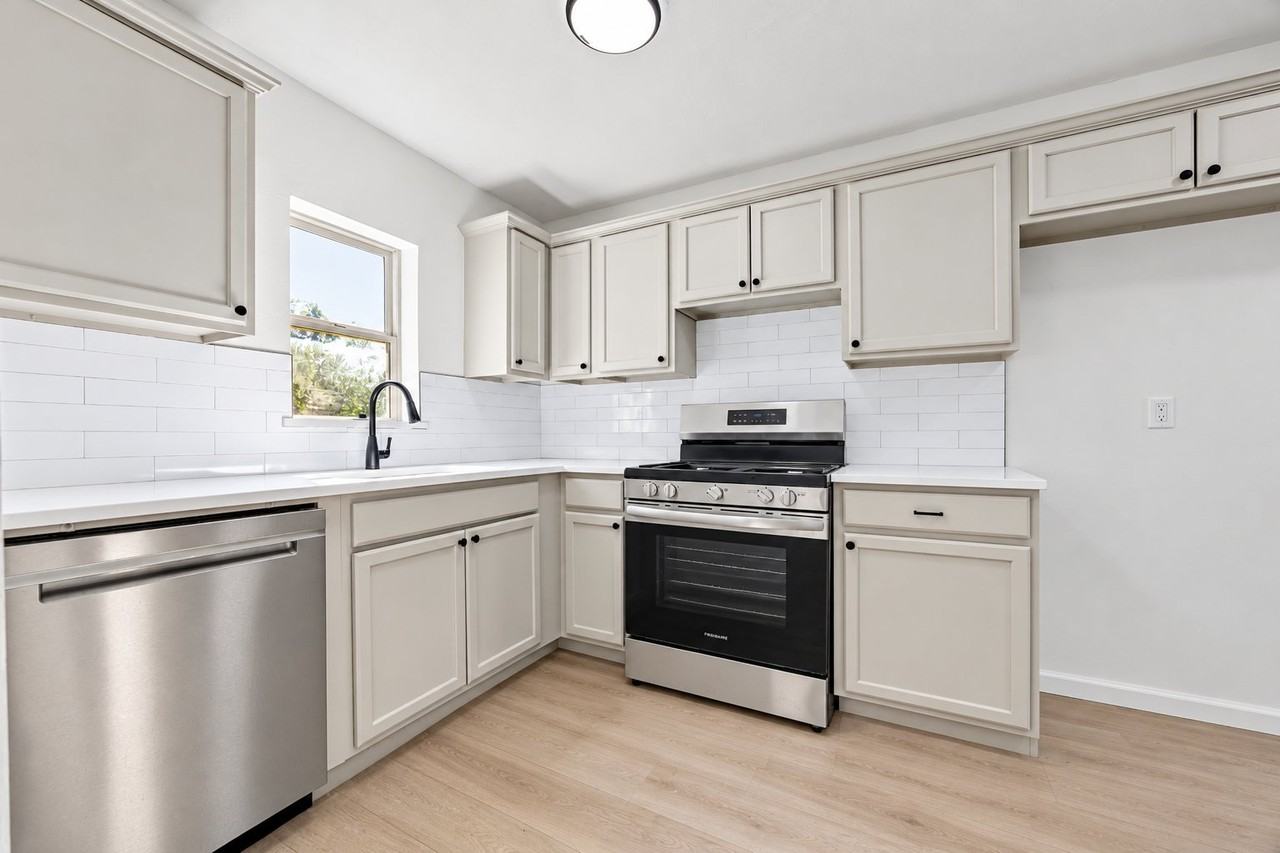 1324 Nw 98th St - Photo 2 of 15