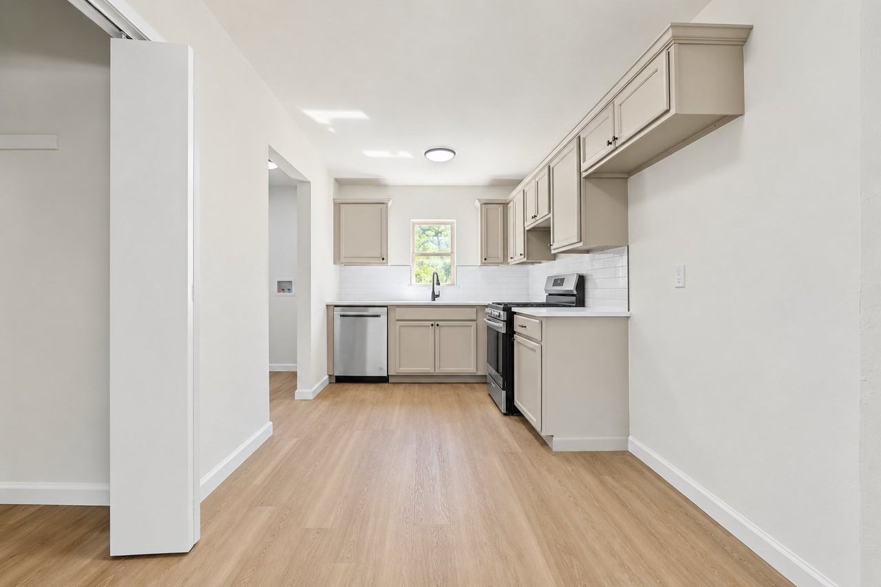 1324 Nw 98th St - Photo 3 of 15