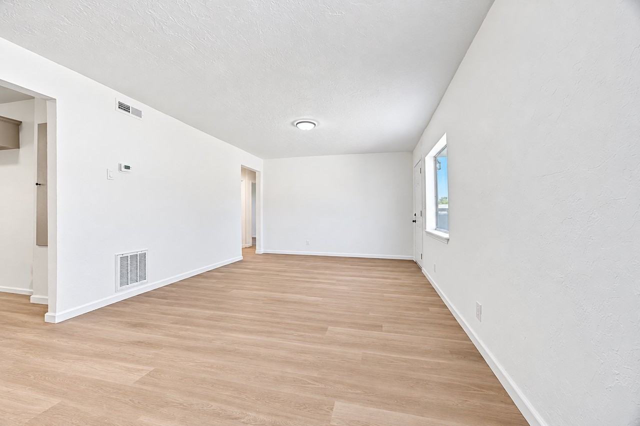 1324 Nw 98th St - Photo 4 of 15
