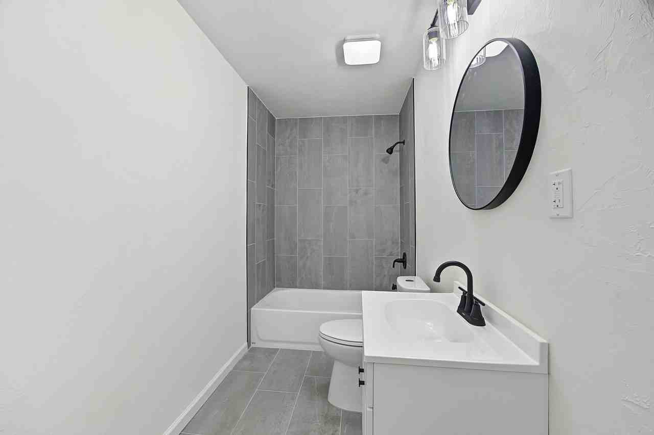 1324 Nw 98th St - Photo 5 of 15