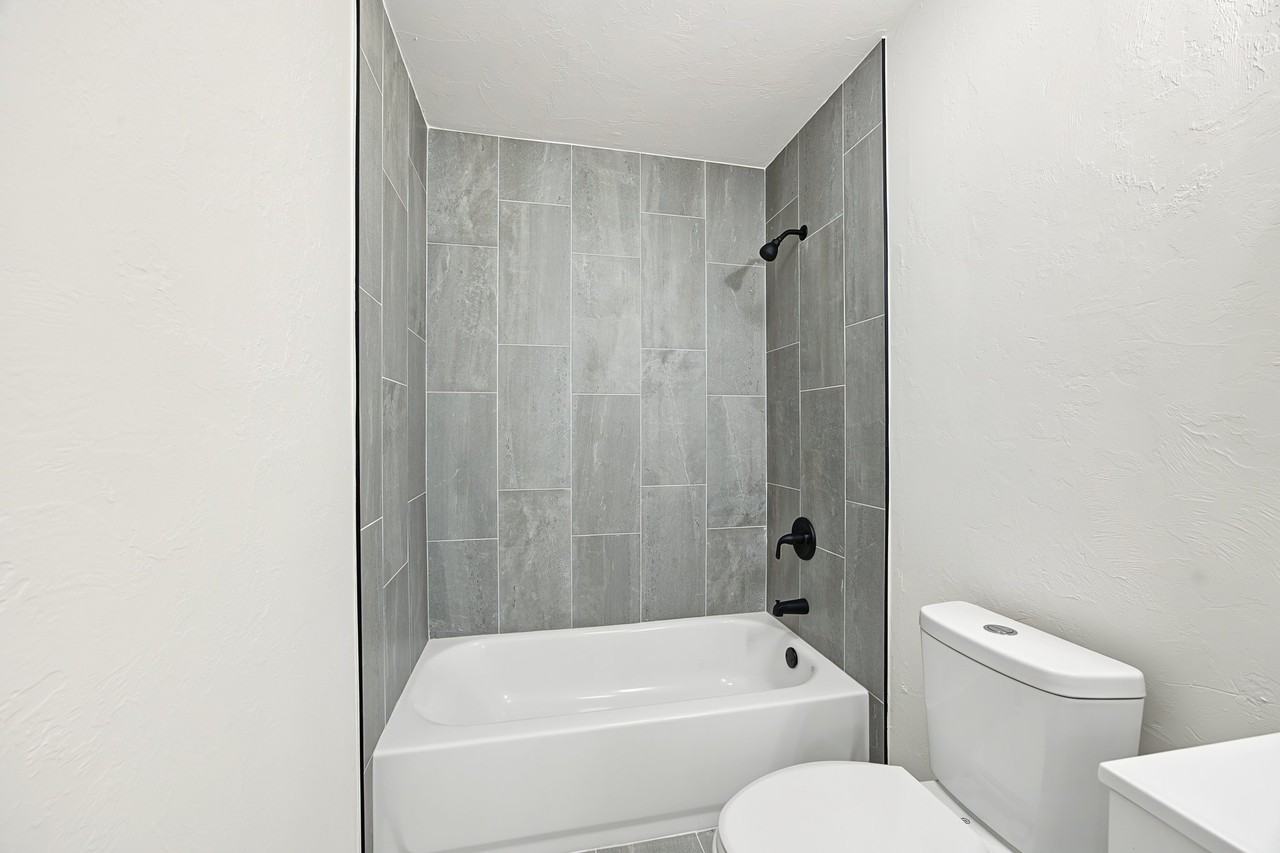 1324 Nw 98th St - Photo 6 of 15
