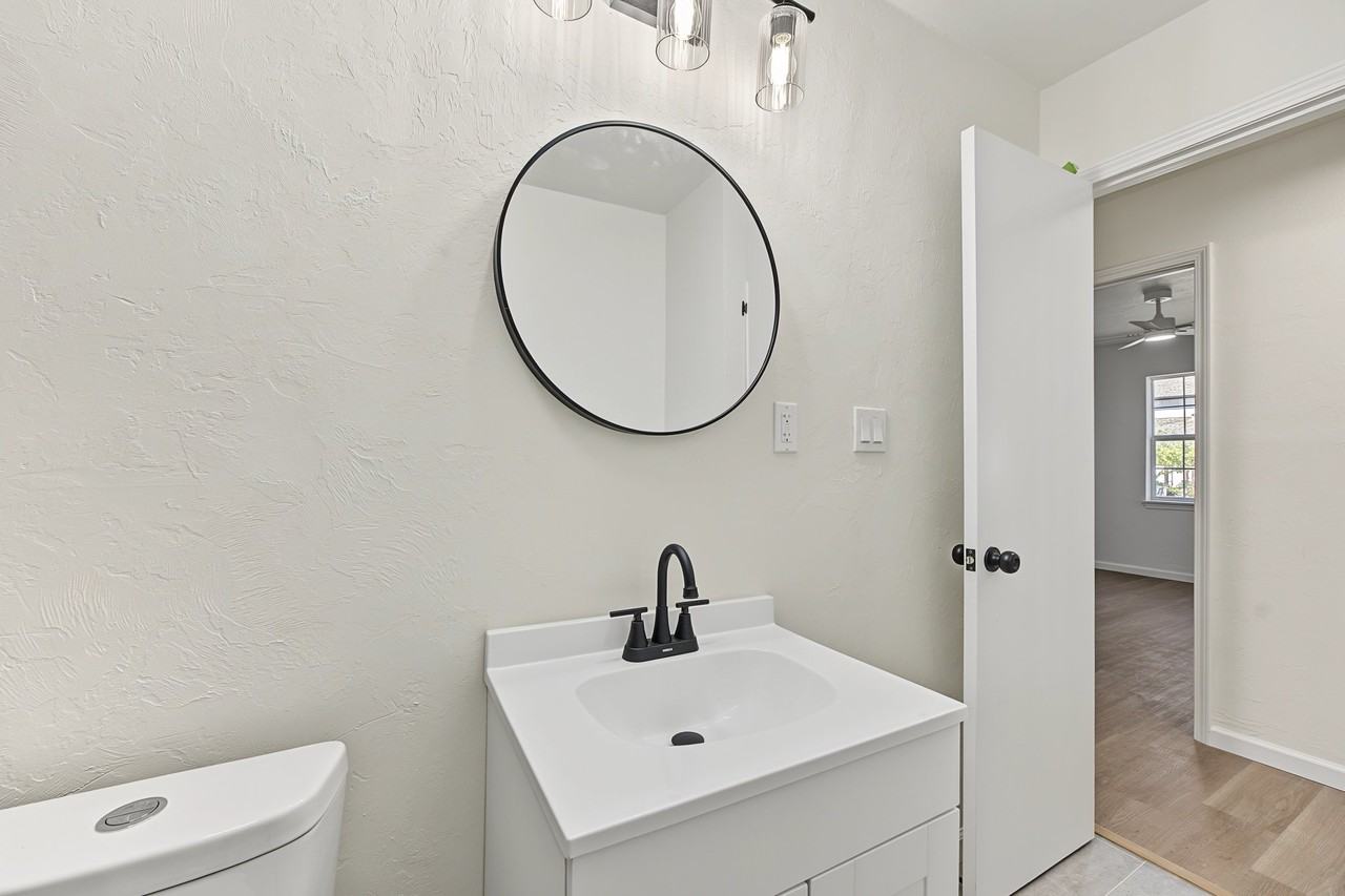 1324 Nw 98th St - Photo 7 of 15