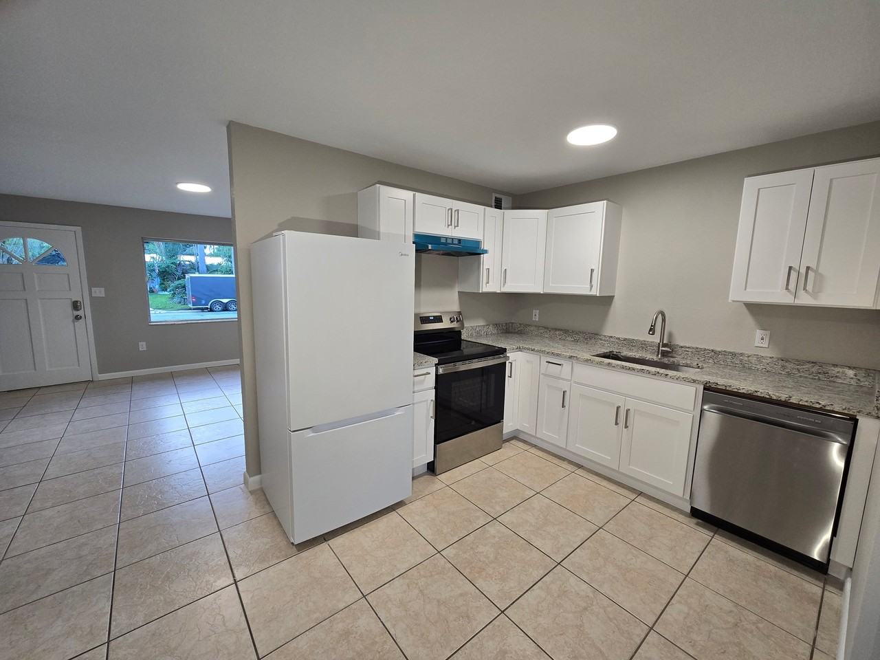 1857 Glenwood Dr - Photo 3 of 19