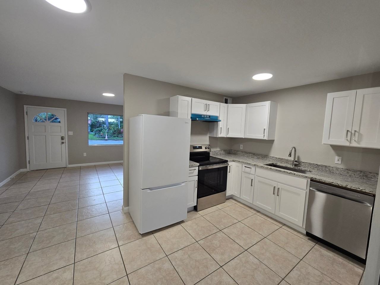 1857 Glenwood Dr - Photo 4 of 19