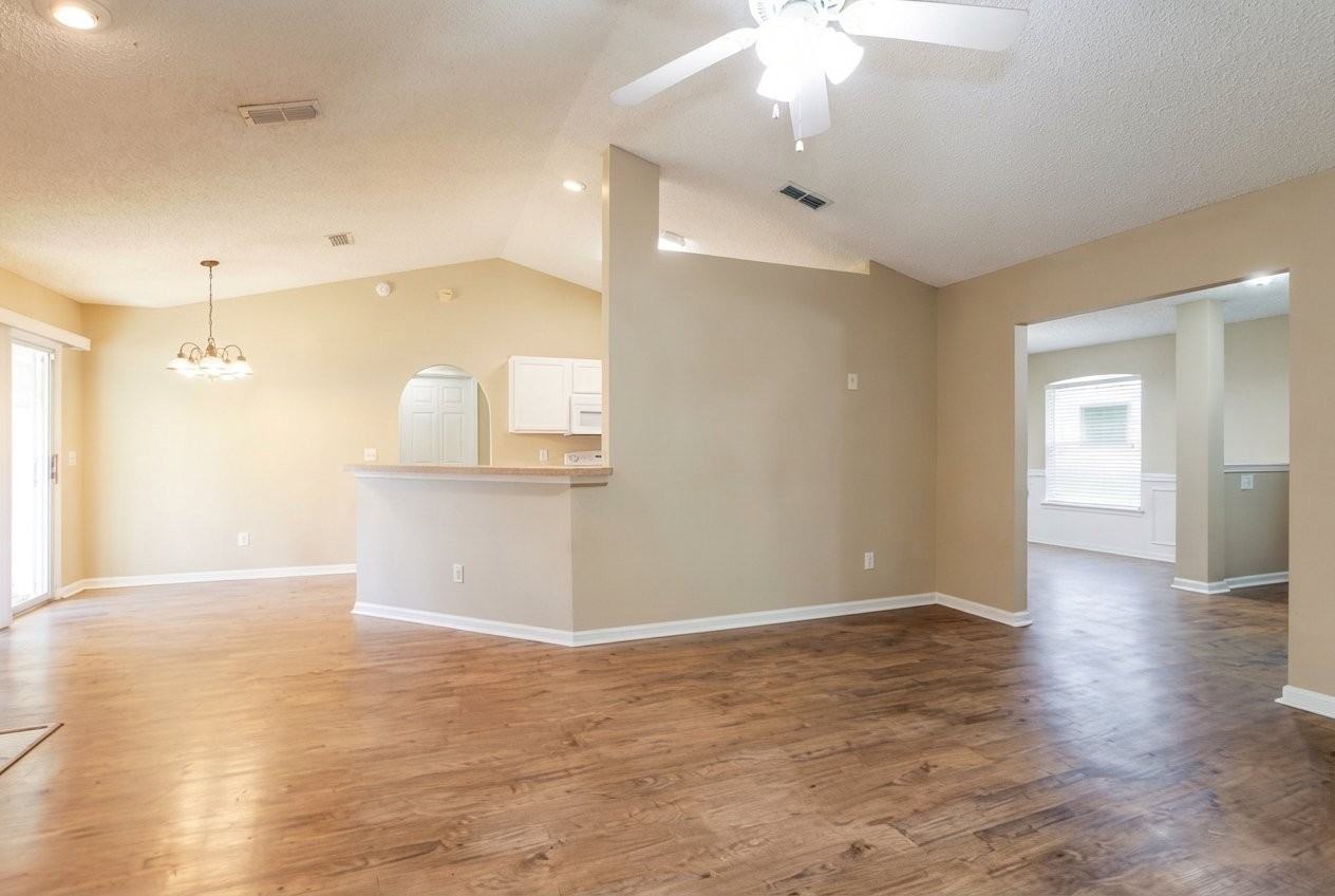 10926 Natalie Dr - Photo 5 of 12