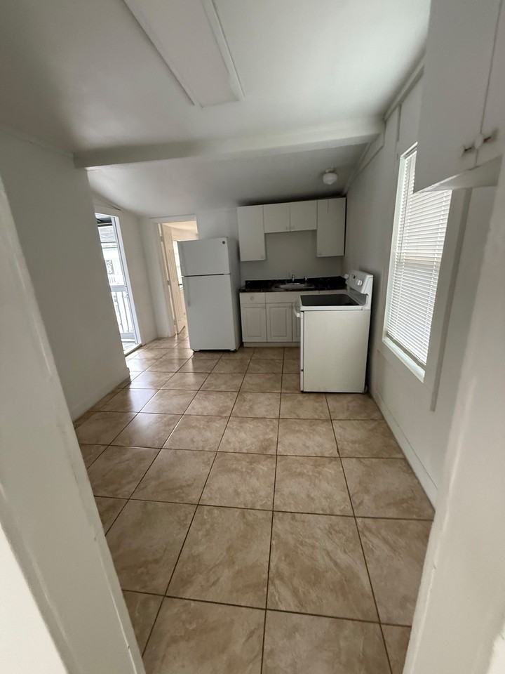 909 E Lotus Ave #E - Photo 2 of 11