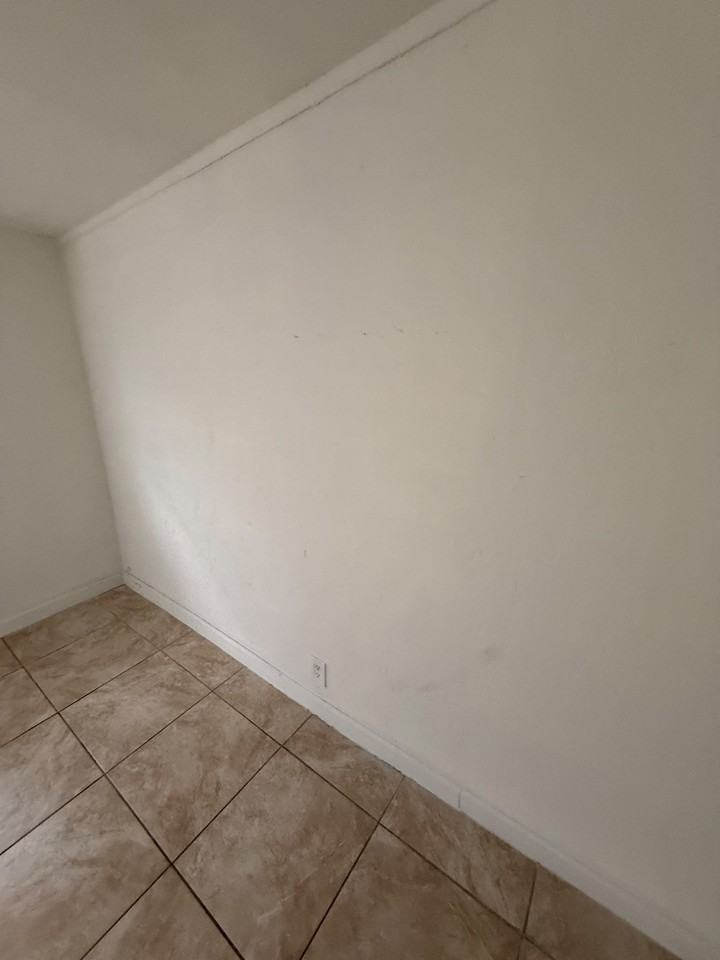909 E Lotus Ave #E - Photo 3 of 11